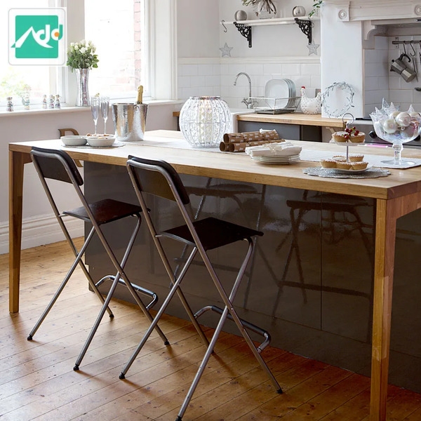 Thiết kế đảo bếp kết hợp bàn ăn đơn giản mang cảm giác gần gũi và ấm áp