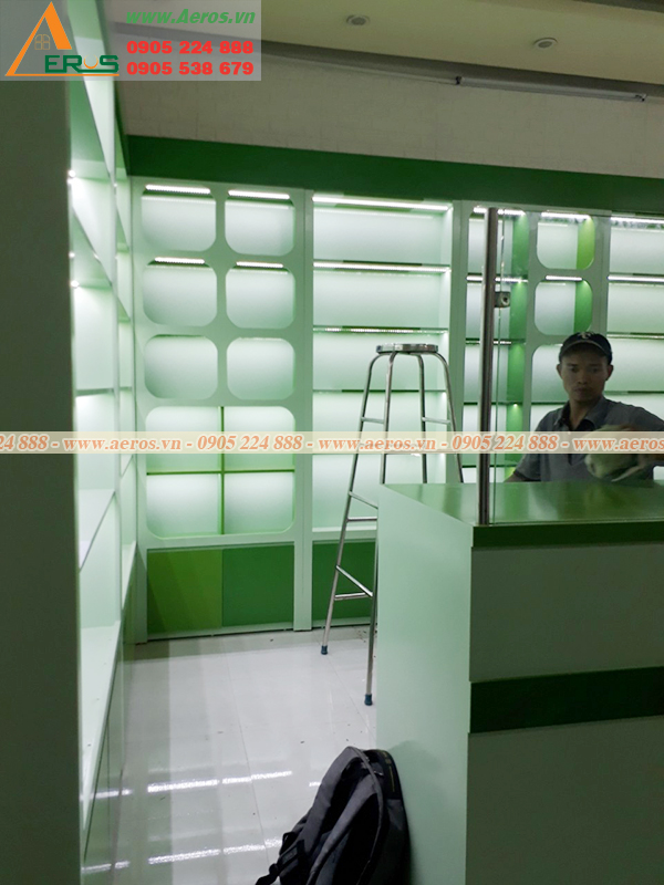 Hình ảnh xưởng mộc Kiến Trúc Cộng đang thi công sản xuất nội thất cho nhà thuốc
